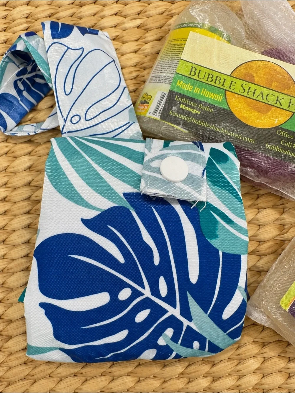 Hawaii Gift Set - Reusable Tote Bag, 2 Tropical Soap Bundles